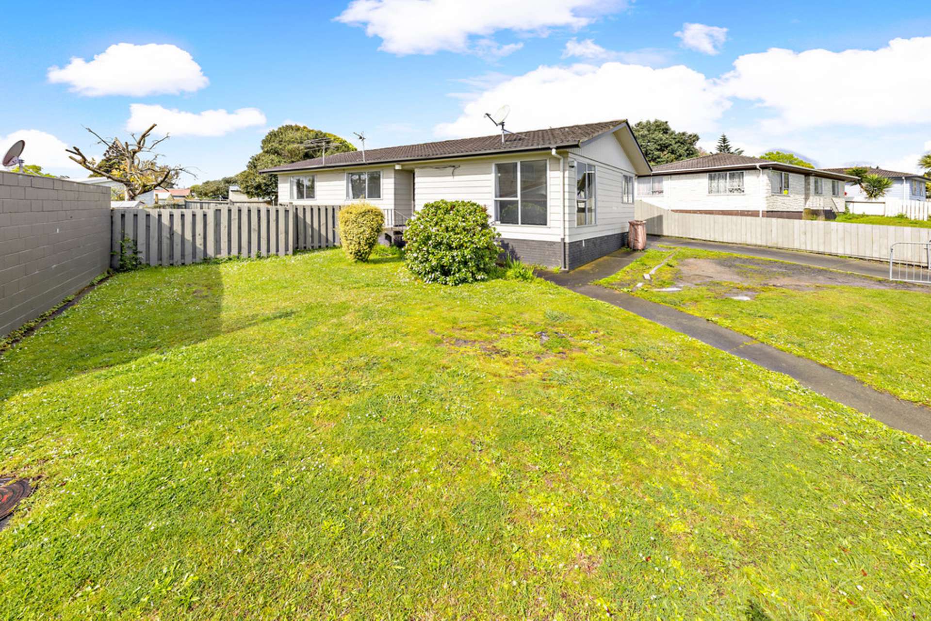 324 Roscommon Road Clendon Park_0