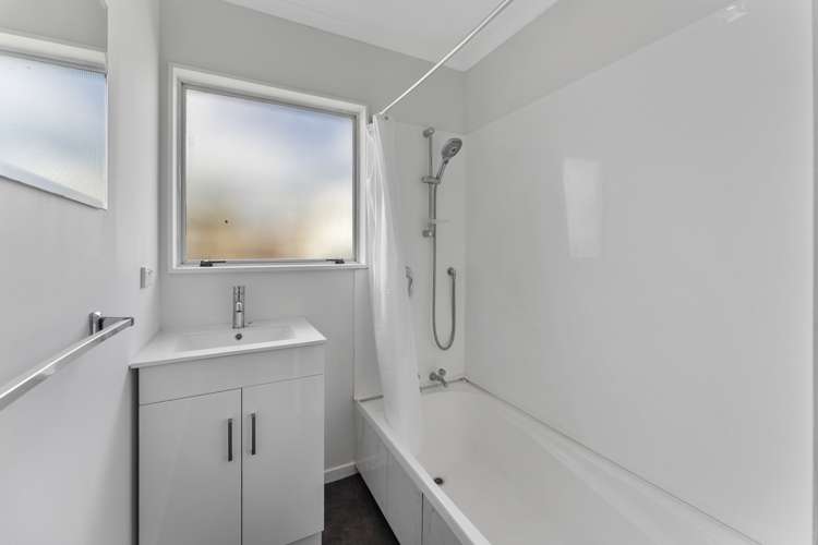 275 Wellington Road Wainuiomata_16