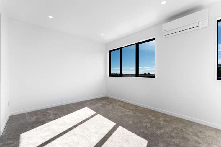 8D Rowan Terrace Te Atatu South_12