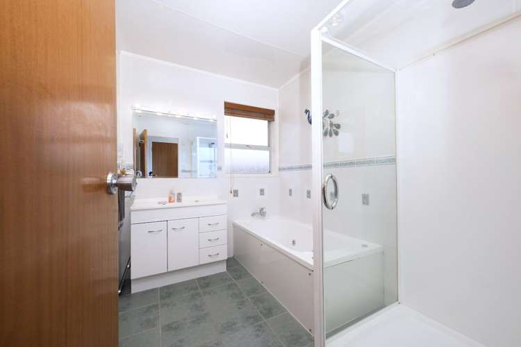 174 Royal Road Massey_10