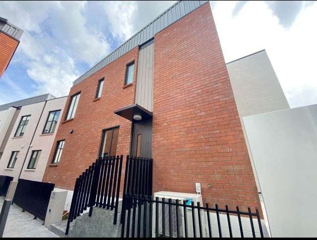 Chic 2BR Ellerslie Retreat w/ Parking