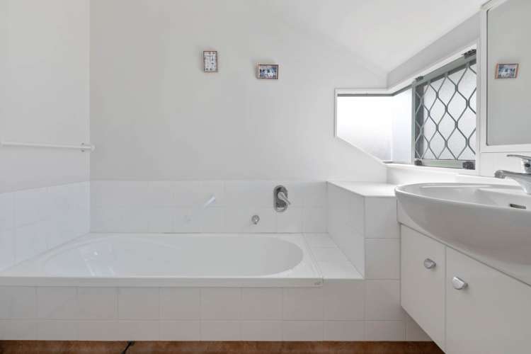 2/2 Stratford Avenue Milford_13