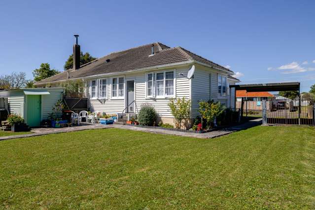 Immaculate, Sunny & Move-In Ready!