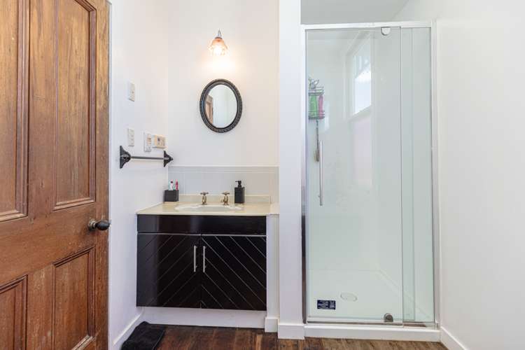 50 Shakespeare Road Bastia Hill_16