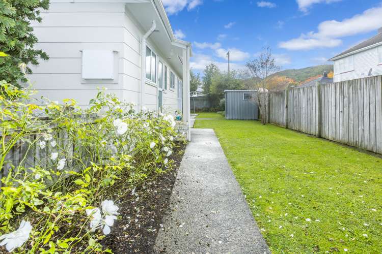 2/22 Barton Grove Naenae_15
