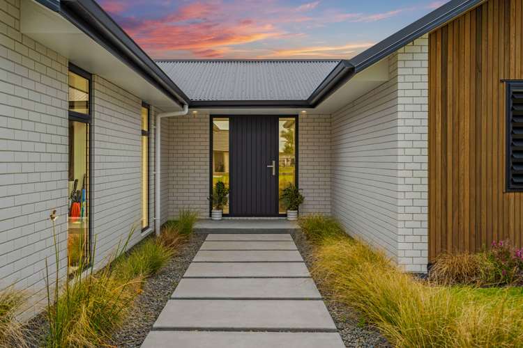 27 Saint Michael Crescent One Tree Point_35