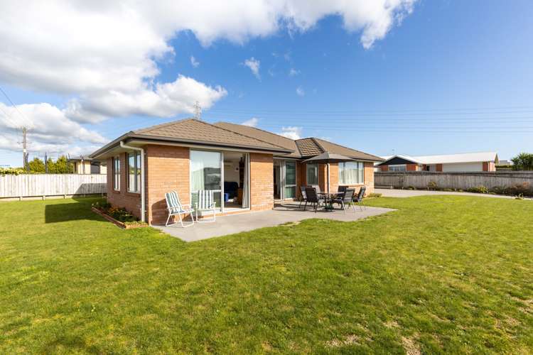 1 Honeyfield Drive Whalers Gate_15