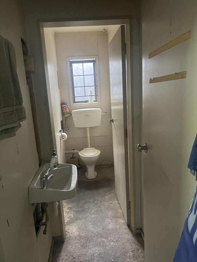 2/155 Gracefield Road Gracefield_3