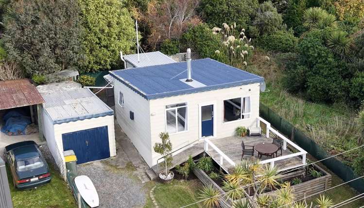 9 Rimu Street Kaka Point_18