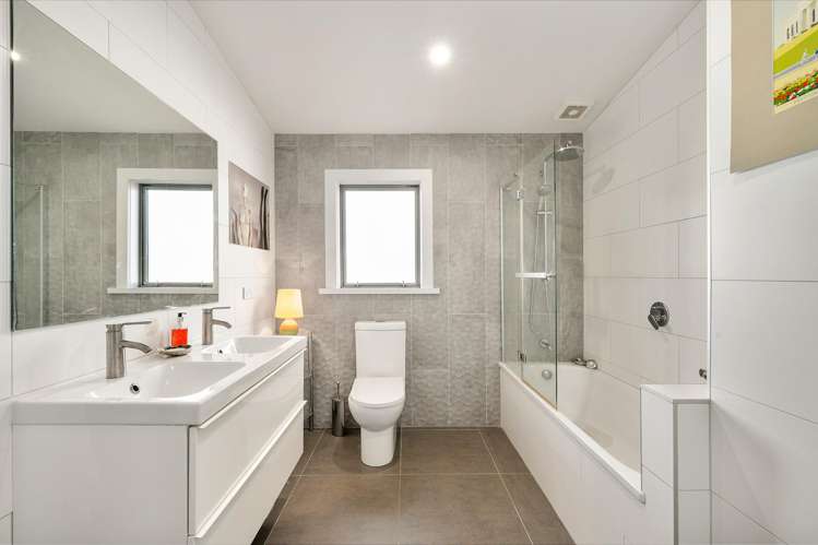 18a Birkhall Grove Strathmore Park_13