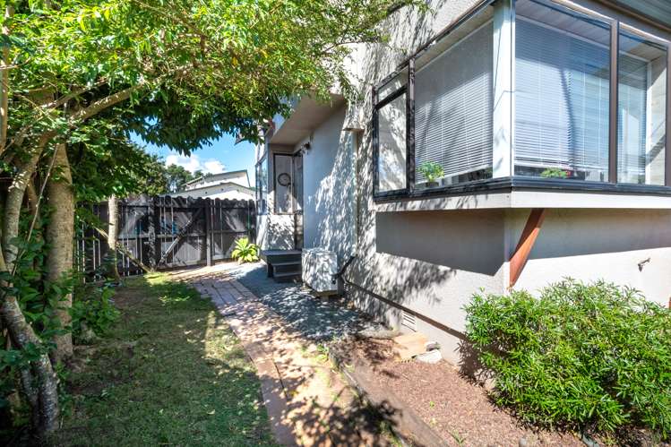 1/283 Royal Road Massey_13