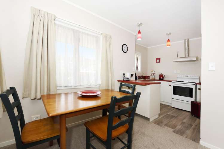 104 Saint Vincent Street Toi Toi_5