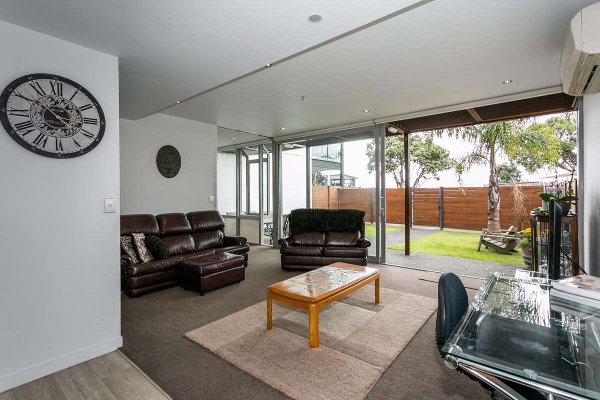 B104-14 West Quay_0