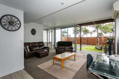 B104-14 West Quay_3