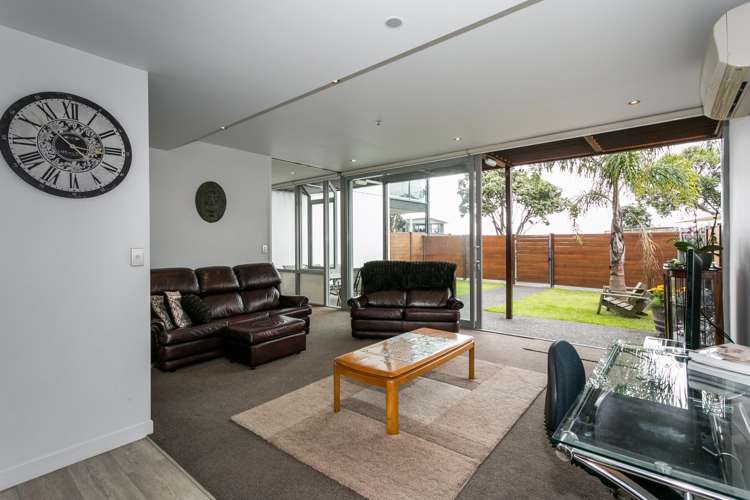 B104-14 West Quay_0