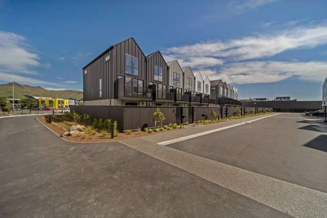 Coastal Living with an Architectural Edge