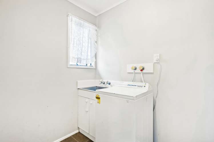 89 Saint Annes Crescent Wattle Downs_13