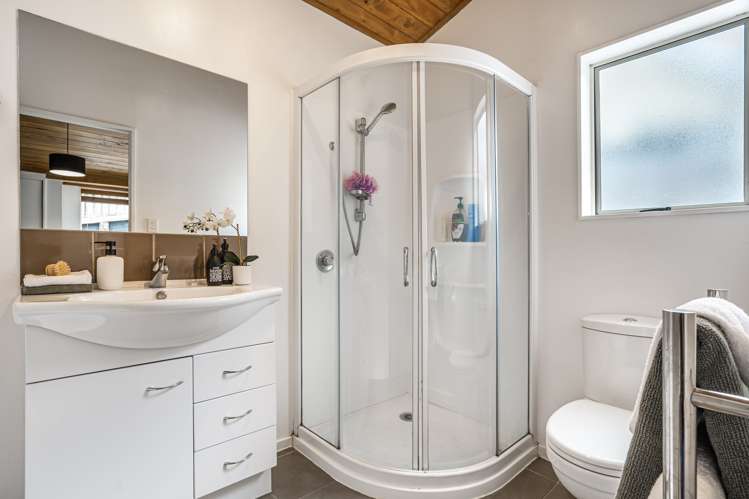 2/25a Pleasant Street Onehunga_24