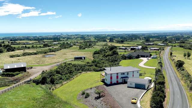 Stunning Panorama On A Manageable Acreage