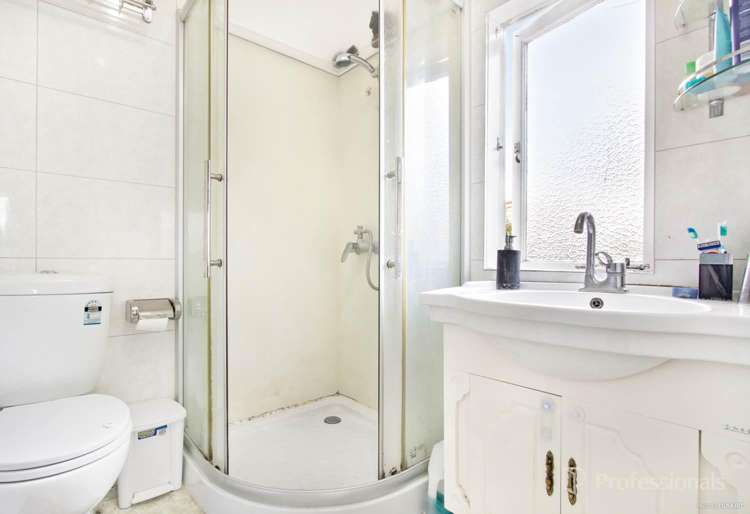 37 Titirangi Road New Lynn_9