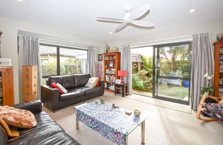 8 Ashmore Park Road Carterton_2