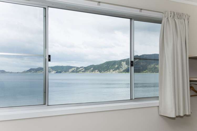 153 Beach Road Tokomaru Bay_18