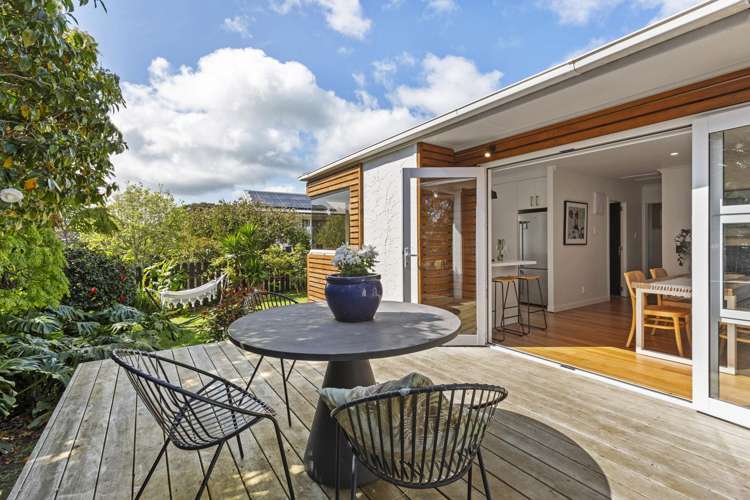 13 Sunshine Rise Raglan_13