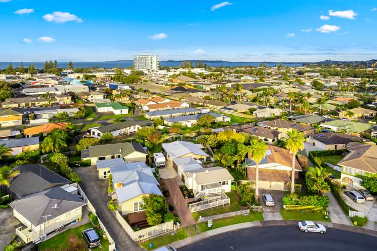 1/7 Lillian Place Orewa_17