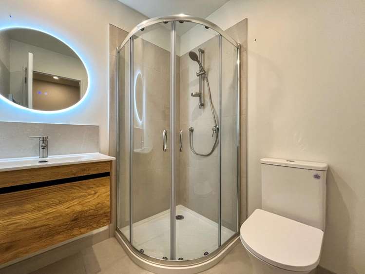 15/9 Aeroview Drive 1603_9