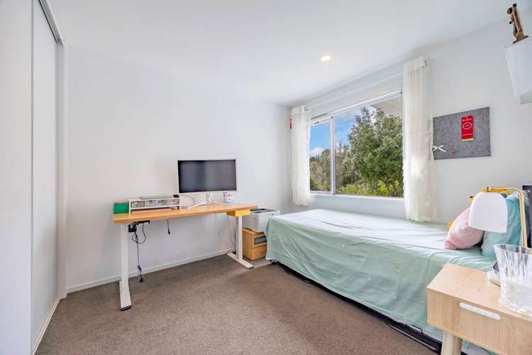 37 Bernard Magnus Lane Greenhithe_13