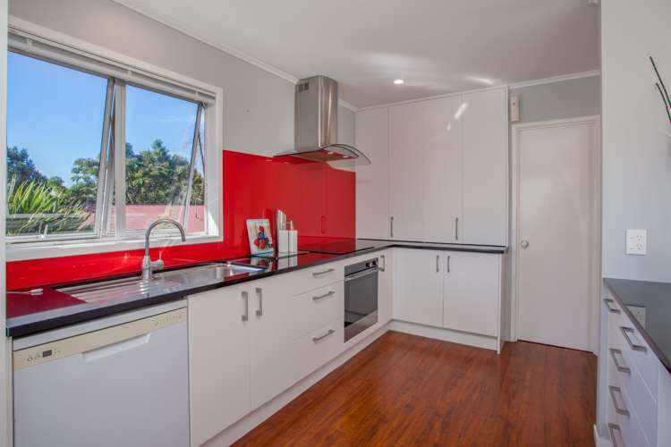 27 Puketitiro Street Glen Eden_6