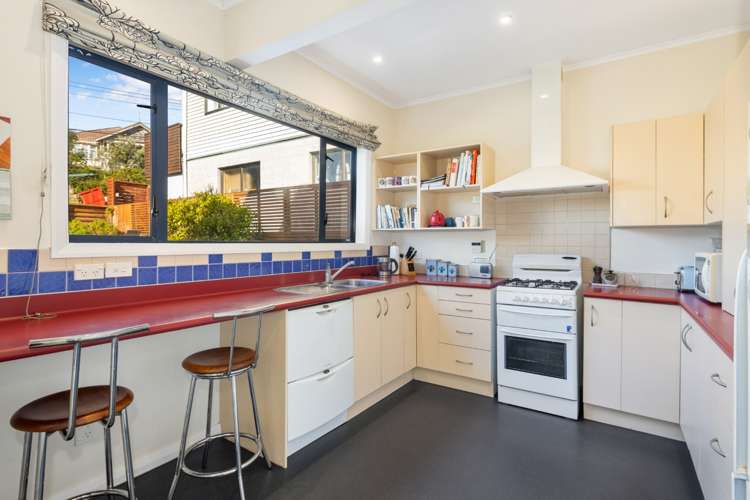 36 Lonsdale Crescent Rongotai_5