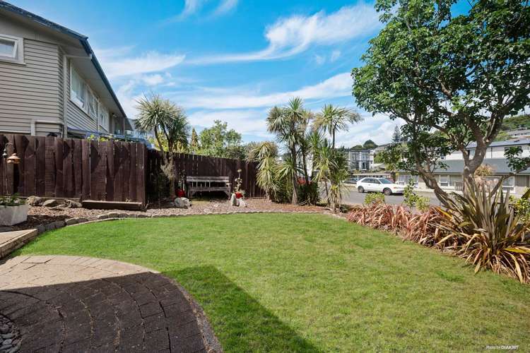 1 Greenvalley Rise Glenfield_14