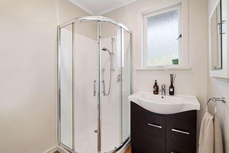 67 McLeod Road Te Atatu South_9