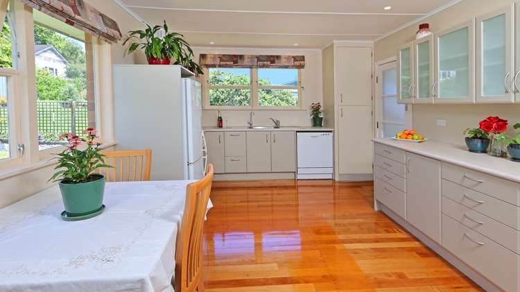 3 Tracey Terrace Te Atatu South_5