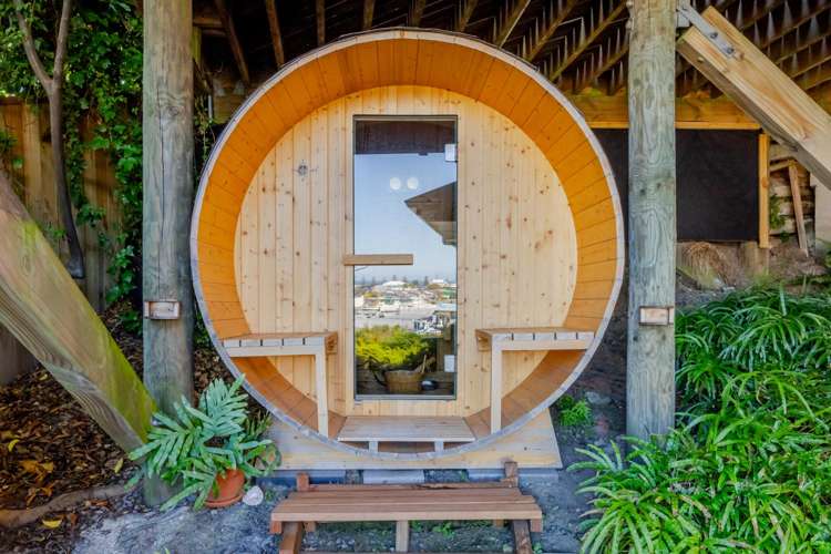 7 Guys Hill Road Hospital Hill_12