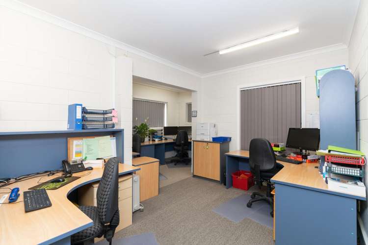 13 Wallis Street Raglan_11