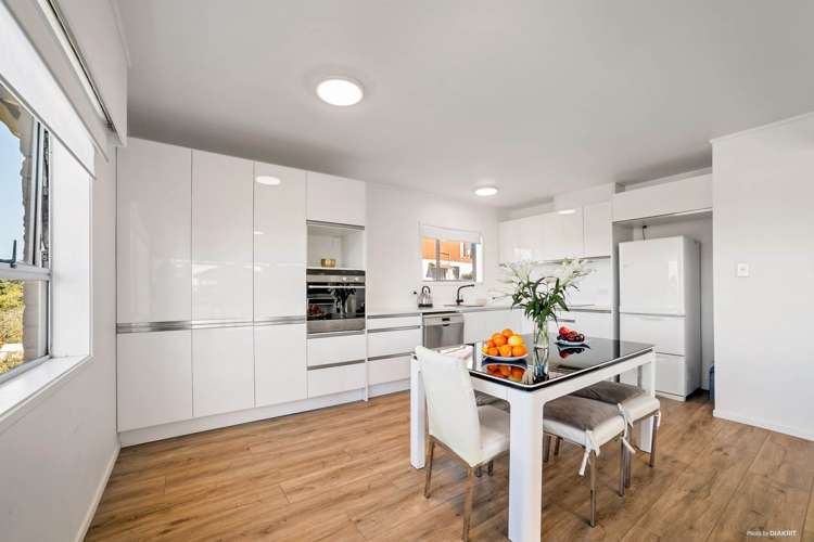 2/1a Girrahween Drive Totara Vale_6