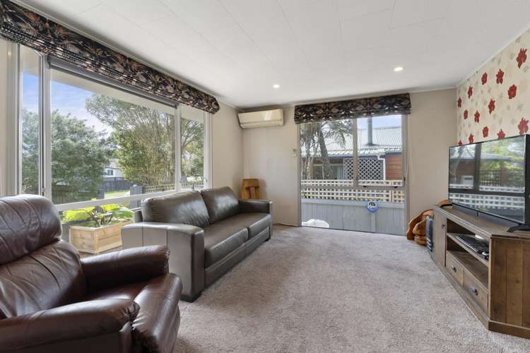 6 Robert Grove Paraparaumu_3