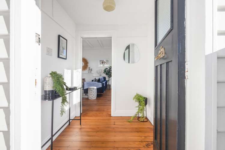 52 Puru Crescent Lyall Bay_1