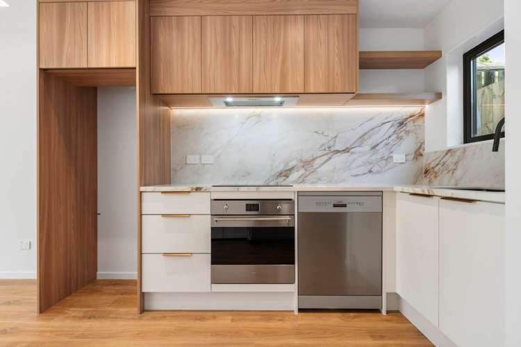 12f Hewlett Road Massey_7