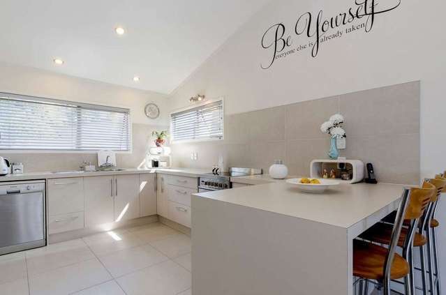 64 James Cook Drive 1185_1