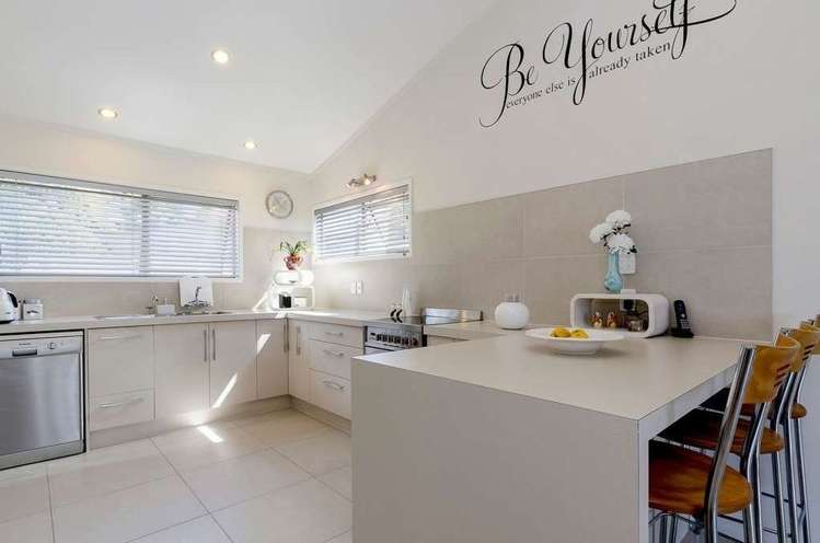 64 James Cook Drive 1185_1