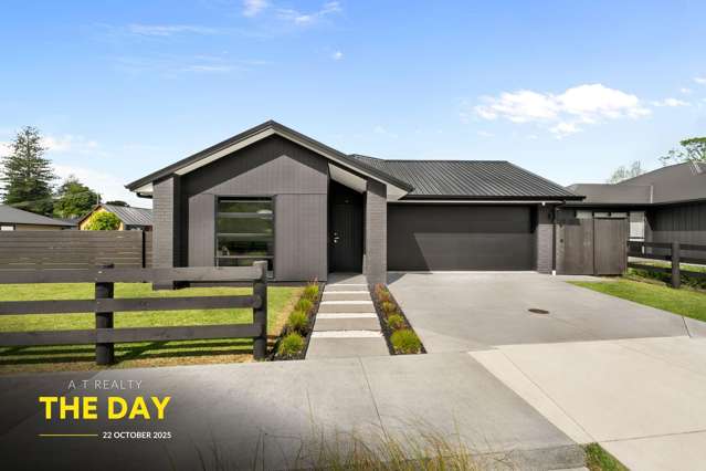 #THEDAY Sunny, Stylish, and a Backyard to Envy