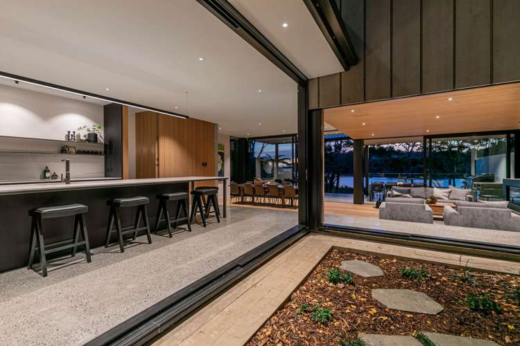 16 Kingfisher Grove Greenhithe_17