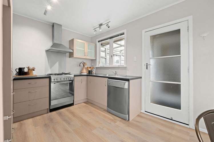 5a Richan Street Glenview_5