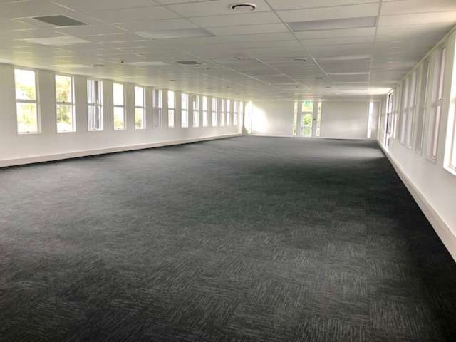 Large 331m² refurbished office