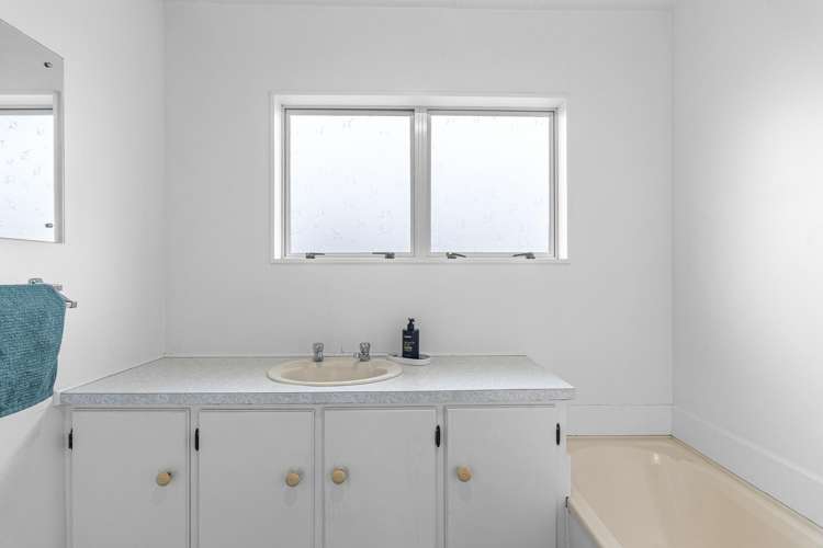 219 Parklands Avenue Bell Block_13