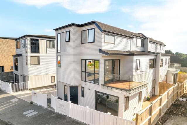 Rare Find: Modern 4-Bed, Double Garage Home in Mt Albert