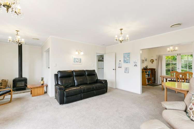 23 Turriff Crescent Tawa_8